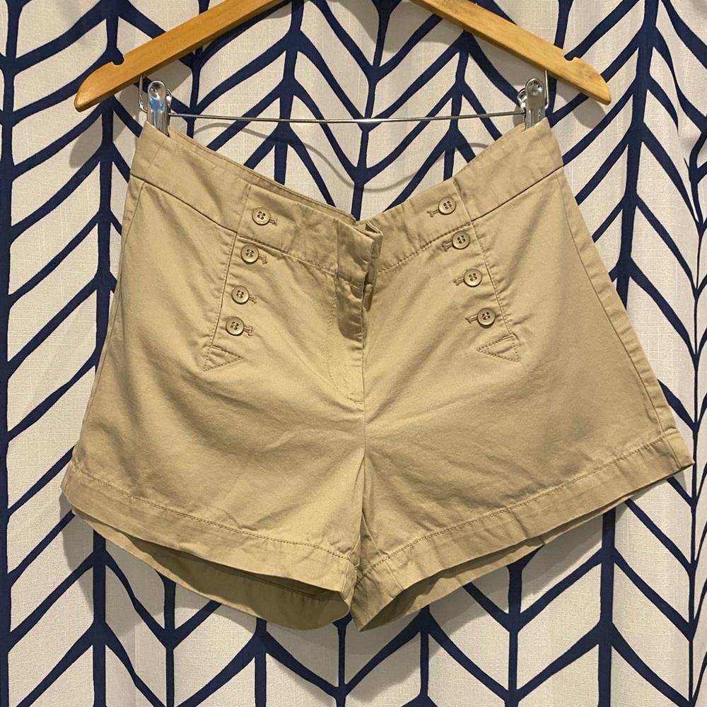LOFT Women’s Button Pleat shorts